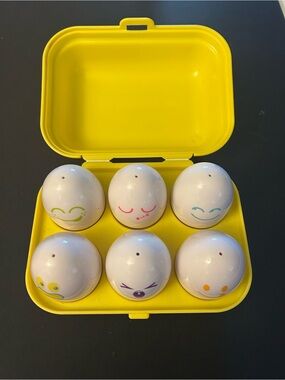 Vintage Tomy Hide & Squeak Eggs Toy Eggs in Yellow Egg Box with Shapes 1993